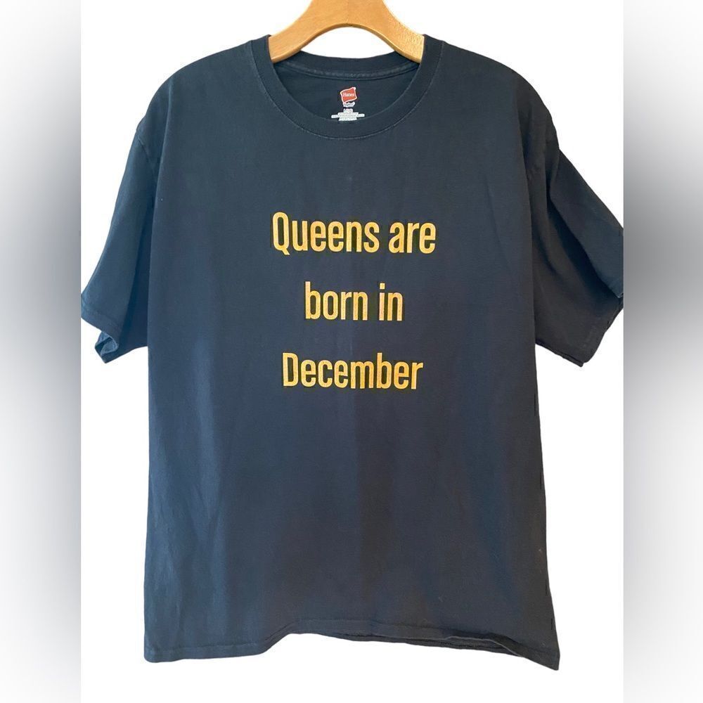 Hanes L Black Gold “Queen” Birthday Crown Cotton Sagittarius Whimsical T-Shirt